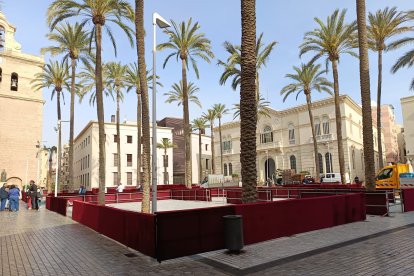 Empieza el montaje de la Carrera Oficial de la Semana Santa de 2025.