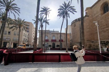 Empieza el montaje de la Carrera Oficial de la Semana Santa de 2025.