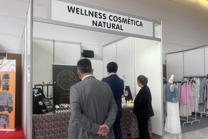 Cosmética natural con ingredientes como la granada o el aceite de argán puro, protagonistas en este stand que apuesta por el cuidado de la piel con productos sostenibles.