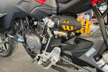 Cuenta con cinco modos de conducción seleccionables (Sport, Touring, Urban, Enduro y Wet)