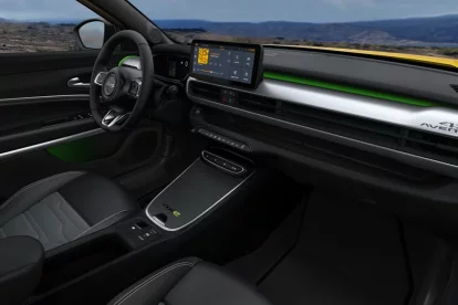 Interior del Jeep Avenger 4xe acabado Overland