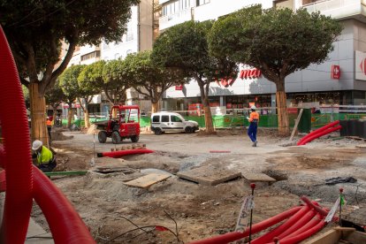 Trabajos en la zona central del Paseo de Almería.
