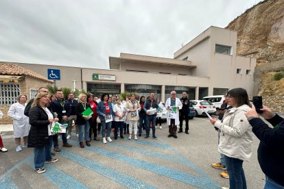 Lectura del manifiesto en el centro de salud de Macael.
