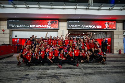 El equipo Ducati celebra este doblete.