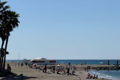 Playas con bañistas y el Paseo Marítimo lleno: el verano llega a Almería