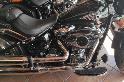 El corazón de la Fat Boy 2025 es el impresionante motor Milwaukee-Eight 117 Custom