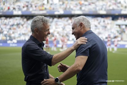 Sergio Pellicer y Fran Escribá se saludan en La Rosaleda.