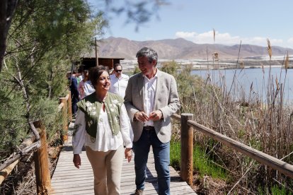 La consejera visita las Albuferas de Adra.