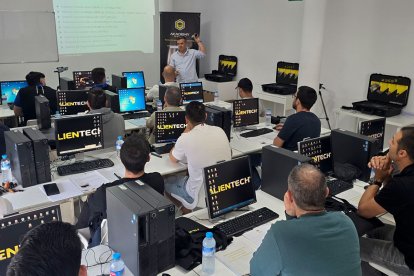 Momento de la formación en su centro de Huércal de Almería