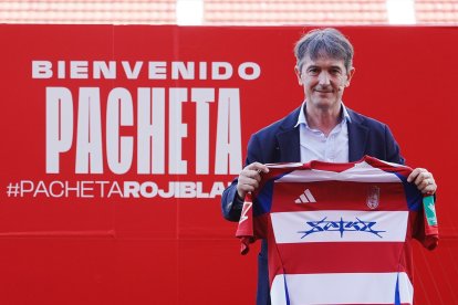 José Rojo Martín, 'Pacheta', en su presentación como nuevo técnico del Granada en Los Cármenes.