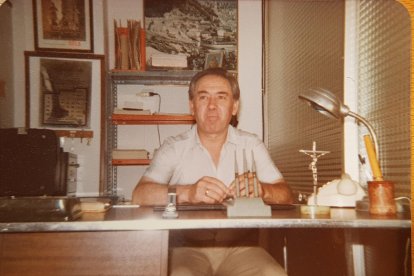 El fundador de la empresa, Juan Ortiz Fernández, en su despacho.