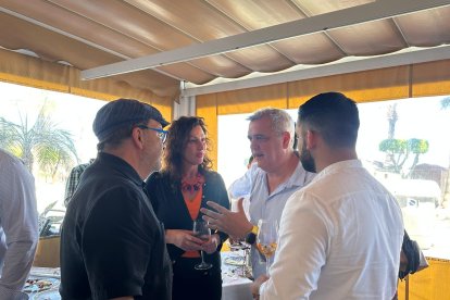 La alcaldesa de Almería, María del Mar Vázquez, junto a los chefs Jesús Sánchez, José Álvarez y Antonio Ortuño.