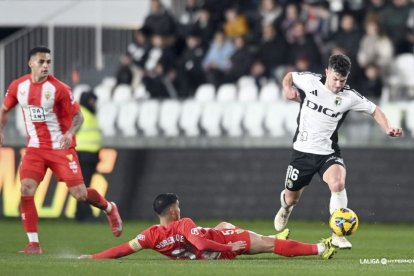 El Burgos de Luis Miguel Ramis superó al Almería en El Plantío.