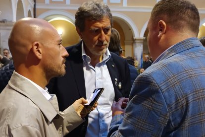 Marco Marsilio atendiendo a La Voz de Almería en Italia.