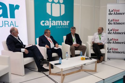 Enrique de los Ríos, director general de UNICA;
Jesús García Puertas, presidente de ECOHAL;
Juan Antonio González Real, presidente de Coexphal.