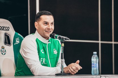 Francisco en su presentación como entrenador del Santos Laguna.