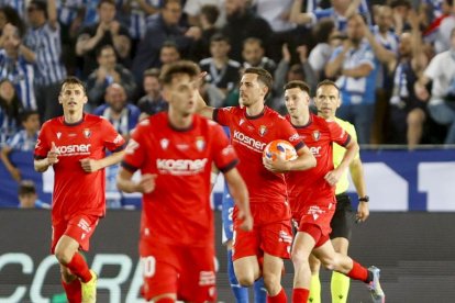 Raúl García celebra un gol de Osasuna en Vitoria que no daba para llegar a Europa.