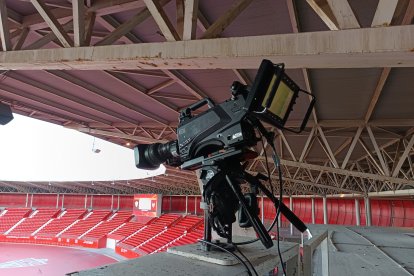 Las cámaras del VAR en la grada de Tribuna del Mediterráneo.