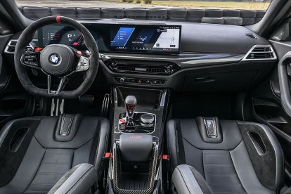 Impresionante interior lleno de deportividad y materiales exclusivos