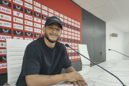 Luis Suárez con LA VOZ y Cadena SER en la sala de prensa del Estadio Mediterráneo.