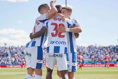 En Butarque celebrando el gol del ascenso a Primera con el Leganés.