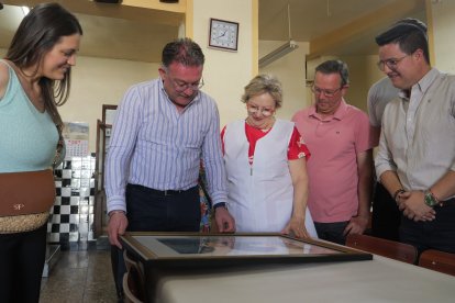José Carlos Lupión, alcalde de Berja, junto a Encarna García, y concejales virgitanos.