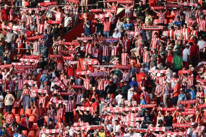 El Almería pierde a Luis Suárez pero gana a su incondicional afición.