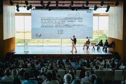 Ponencia durante la Jornada de Arquitectura e Interiorismo en el Centro Financiero Cajamar-PITA.
