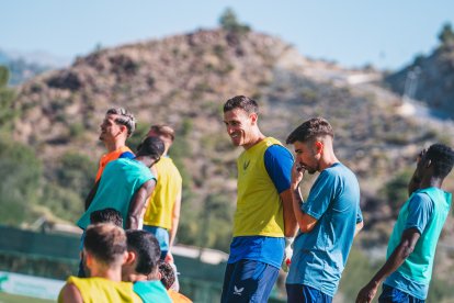 La plantilla trabajando el pasado verano en Benahavís.