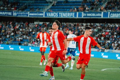 Celebrando su gol en Tenerife.