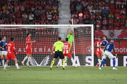 La afición pide un Almería más seguro la próxima temporada.