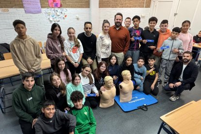 Alumnado del CEIP Federico García Lorca durante un taller práctico enmarcado en el programa Vithas Aula Salud Colegios.