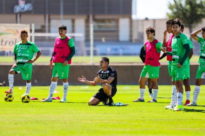 Del desierto al campo para continuar con la pretemporada.