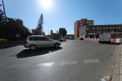 La rotonda de Avenida Padre Méndez con Carretera del Doctoral, sin mucho tráfico.