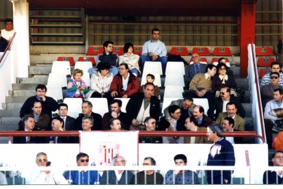 Sebastián Moyano con el puro en la boca presidiendo un partido del Almería.