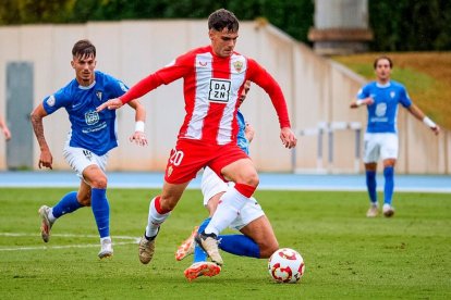 La última visita del San Fernando a Almería en 2ª RFEF con derrota (2-1) ante el filial.