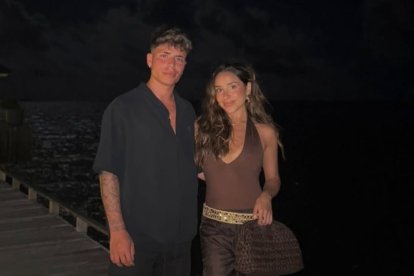 Nico Melamed con su pareja de vacaciones en las Maldivas.