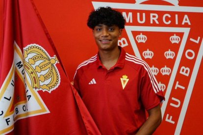 El jugador ha estado vinculado al Real Murcia la pasada temporada.