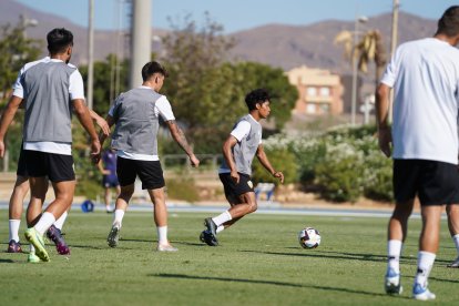 Carlos Rojas no desentonaba con los jugadores de la primera plantilla.