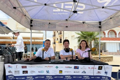 José Venzal, del Restaurante Sol y Playa y Lola Hernández, de la Heladería Arthelato ayer en la SER.