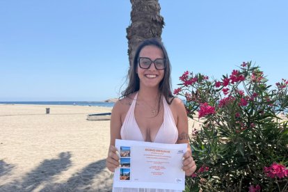 Teresa Quiles disfrutará de una gran comida en el espectacular chiringuito 'Costa Tranquila ' de San Juan de los Terreros gracias a los regalos de SER Levante.