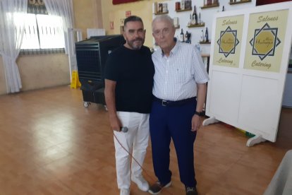 Guillermo Blanes con el presidente de la AFVPA Juan José Torres Caravaca.