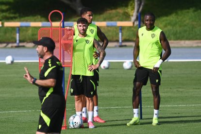 Embarba, Chirino y Soko en el entrenamiento.