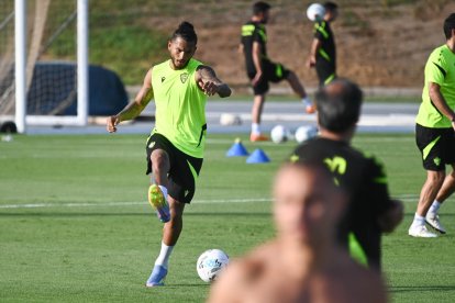 La estrella Luis Suárez, a la espera de su salida.