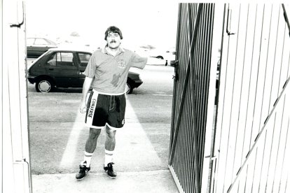 Pepe Cayuela no era muy amigo de visitas a su vestuario y cerró el grifo.