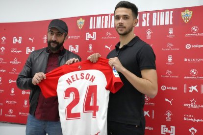 Nélson Monte, el día que fue presentado por Mohamed El Assy.
