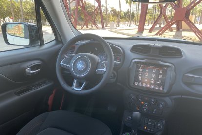 Detalle de su interior con materiales de buena calidad y con mucha tecnología