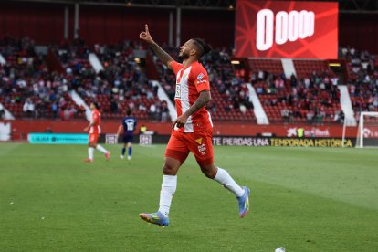 Un crack que hizo 27 goles en 42 jornadas en Segunda.