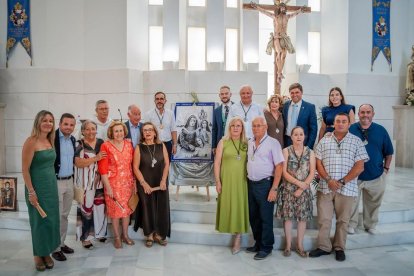 Mayordomía de Santa Ana y Nuestra Señora del Carmen junto al alcalde Gabriel Amat.