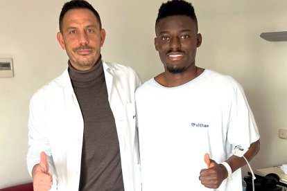 El doctor Claudio Vázquez operó a Iddrisu Baba en enero.